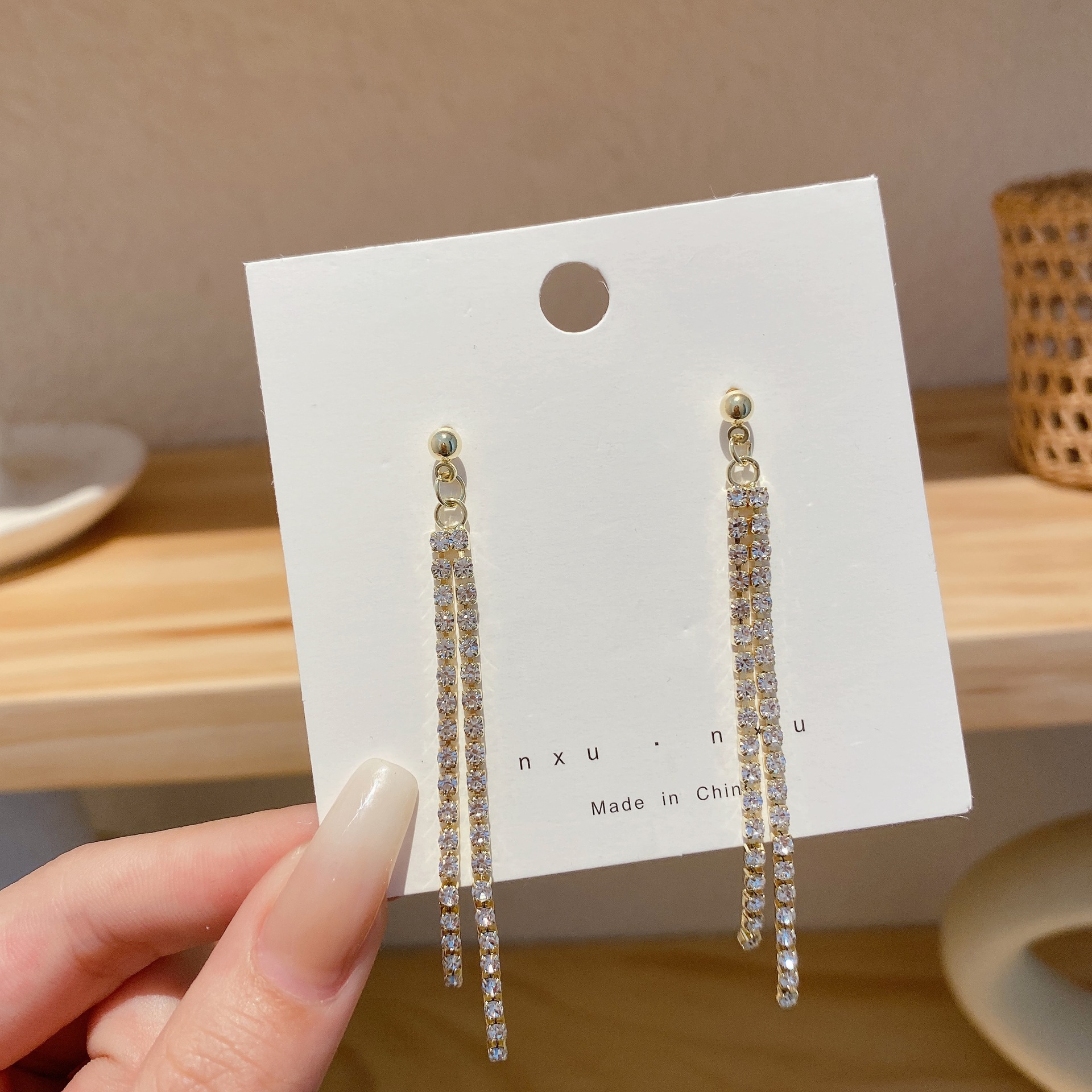 pearl stud earrings for women night market stall supply high-grade temperament stud earrings special-interest design fashion popular earrings wholesale Specification drawing