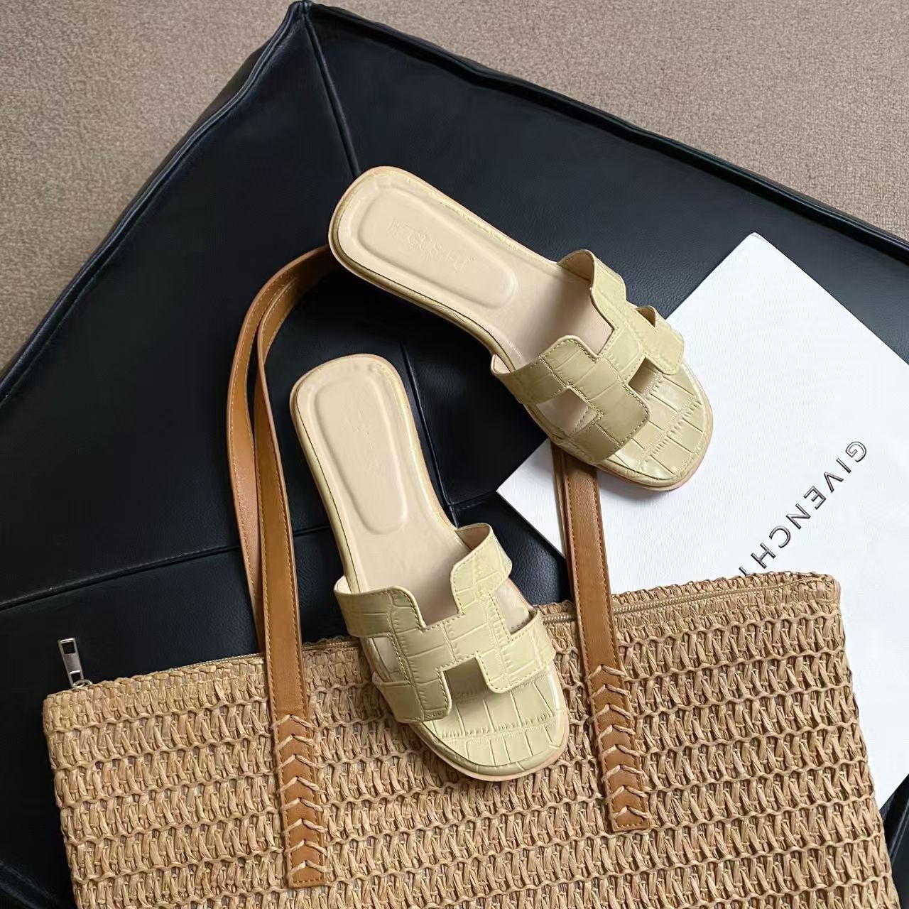 foreign trade crocodile pattern slippers women's outer wear 2025 new summer stylish beach flat one-word ins white sandals Specification drawing