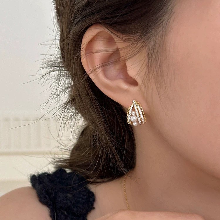 retro golden versatile earrings for women 2025 new popular high-grade earrings affordable luxury fashion niche summer earrings full figure