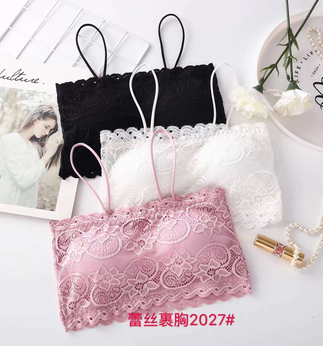 The lady wore a lace dress around her chest in a straight line details Picture