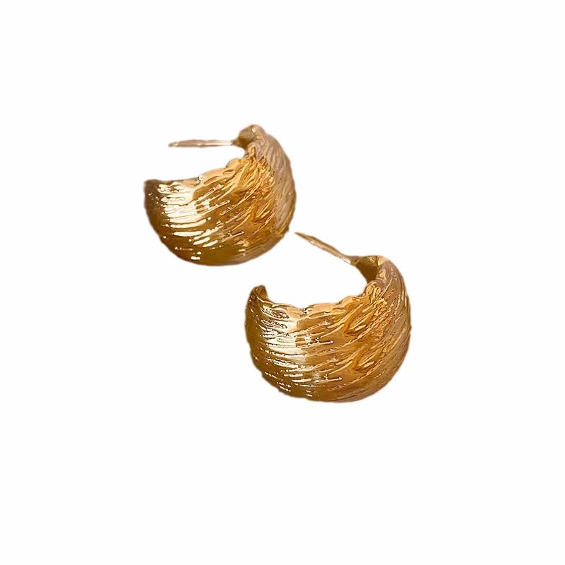 gold earrings for women 2025 new popular retro hong kong style high sense elegant earrings special-interest design metal earrings Item Picture