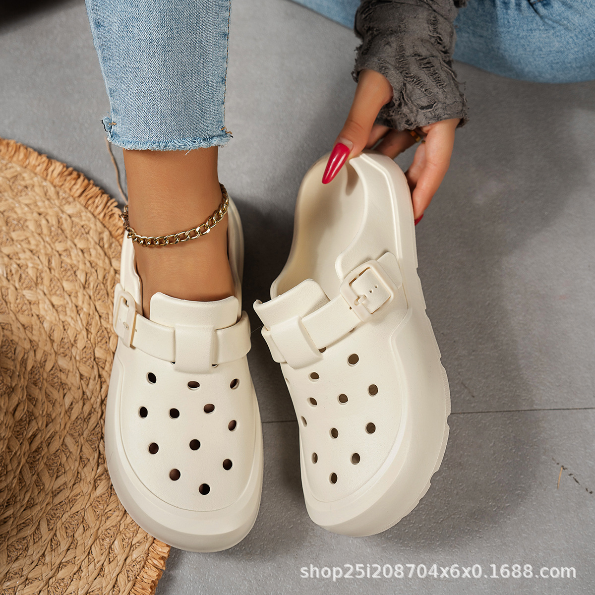 cross-border hole shoes for women 2025 new eva non-slip deodorant sandals beach shoes fashion outerwear home wear-resistant slippers full figure