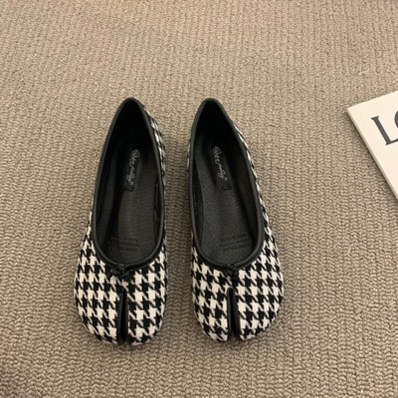 korean style slip-on red split toe trotter horseshoe gommino flat new low-cut pumps soft bottom pumps female summer details Picture