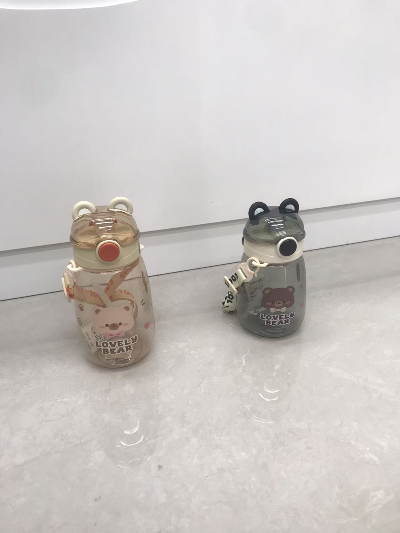 Cute and fun Little Bear children's straw cup, adorable cartoon little bear pattern, handle, leak-proof and choking, portable water cup, multi-color transparent, durable, the perfect drinking water tool for babies in kindergarten and school Specification drawing