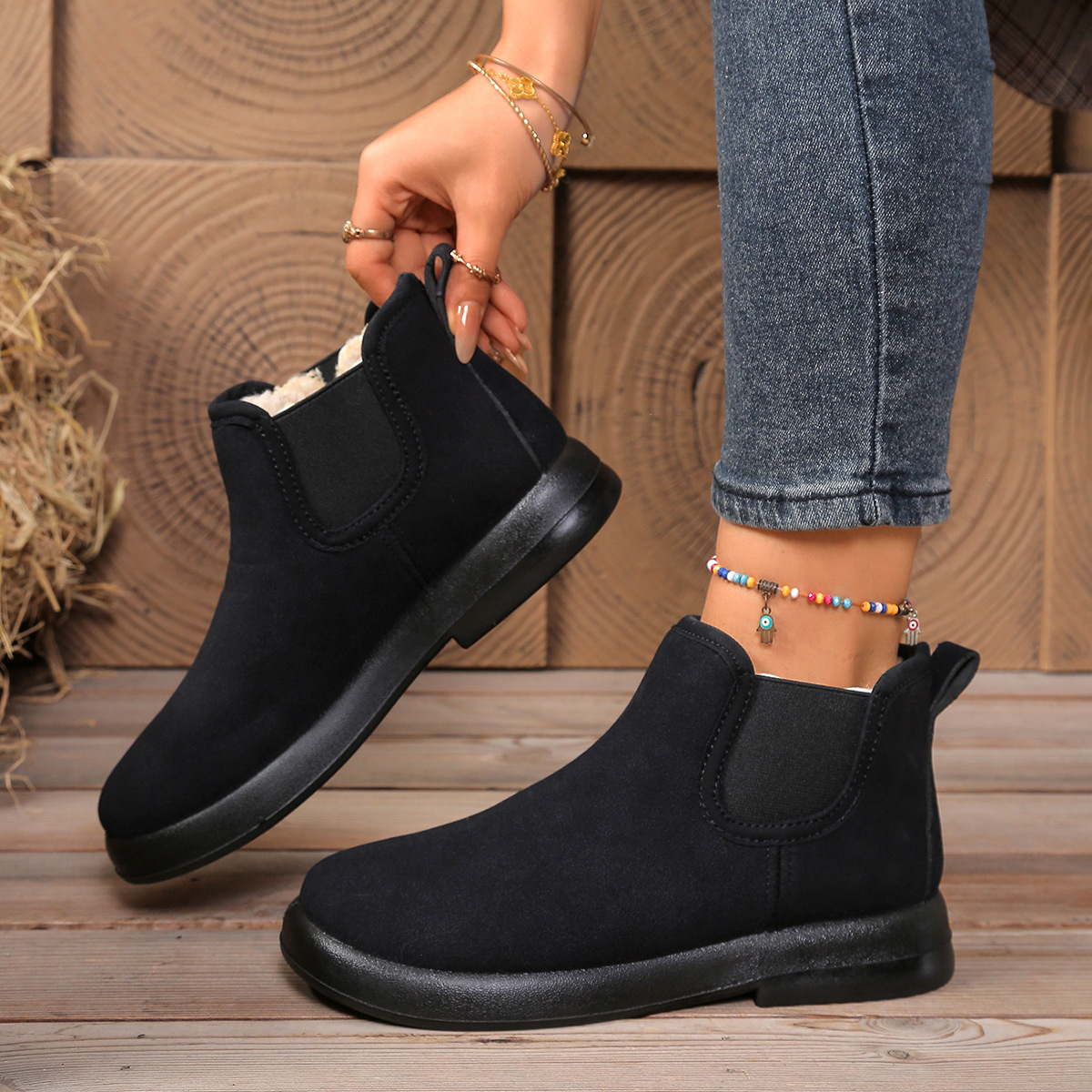 cross-border foreign trade winter fleece-lined women's cotton shoes thermal mom shoes flat bottom comfort all-match ankle boots non-slip snow boots Application Scenario