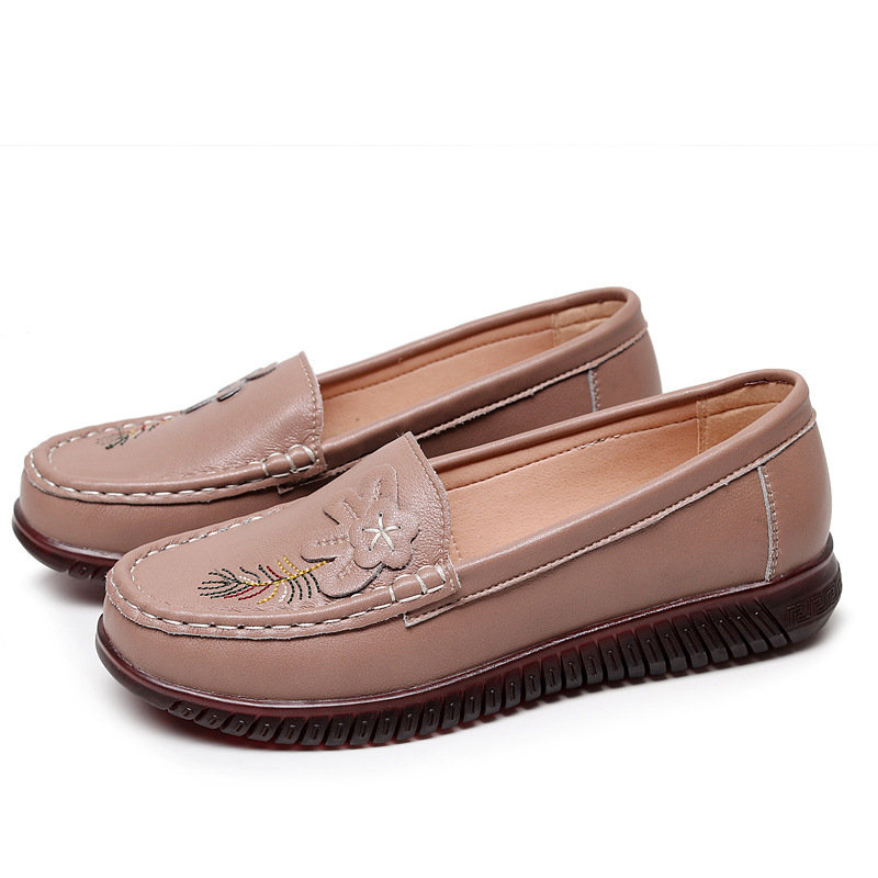 middle-aged mom shoes genuine leather soft bottom for the elderly flat spring and autumn shoes women middle-aged and elderly leather shoes tendon bottom no free shipping Application Scenario