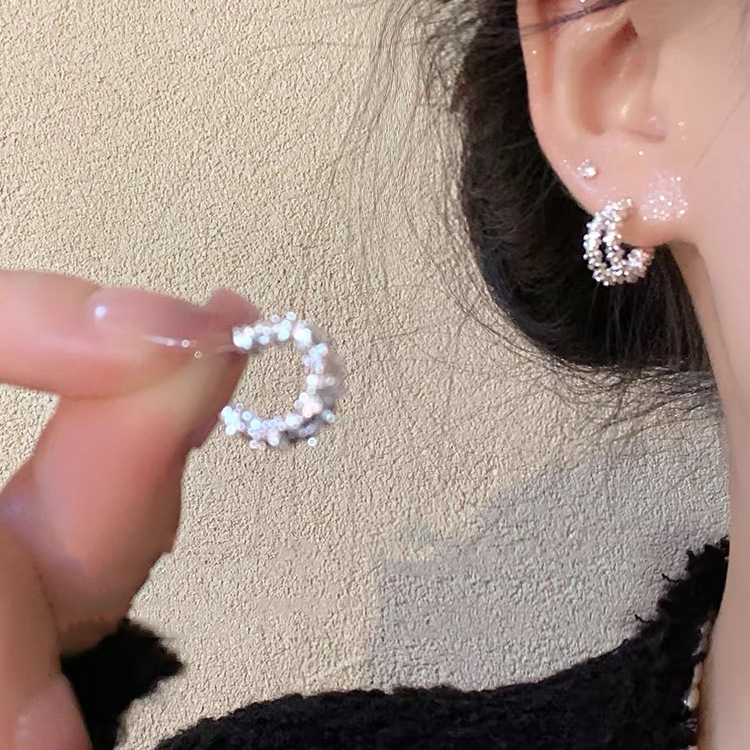high-grade temperament plain silver earrings female 2024 new top-selling product fashion small round ring earrings ear studs graceful earrings Application Scenario