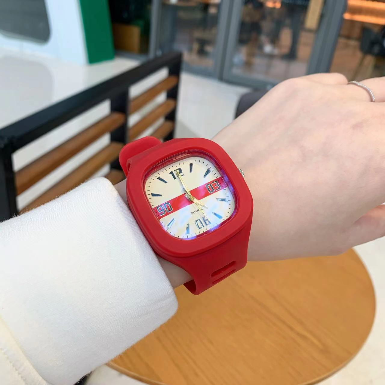 creative ins style children's watch female 2025 silicone strap primary and secondary school students exam cute waterproof children's watch details Picture