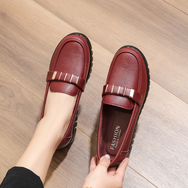 genuine leather soft bottom middle-aged women's casual leather shoes mom shoes pumps comfortable flat middle-aged and elderly women's shoes spring and autumn details Picture
