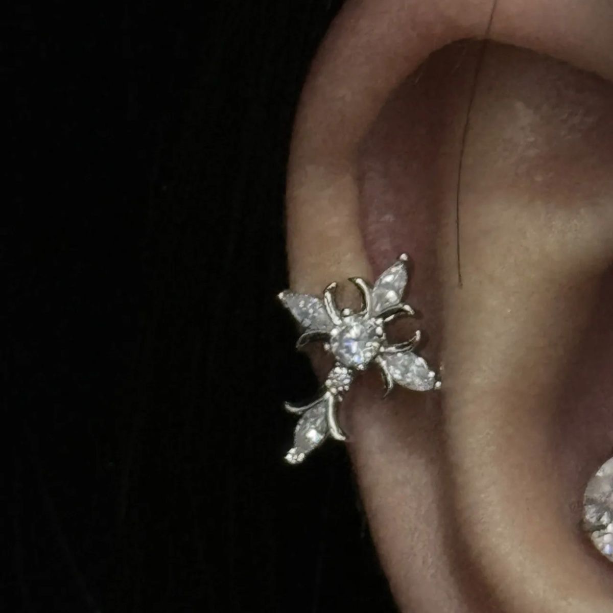 "queen" flower-de-luce winding cross ear bone stud japanese and korean punk stud earrings women's cold style high-end earrings Application Scenario