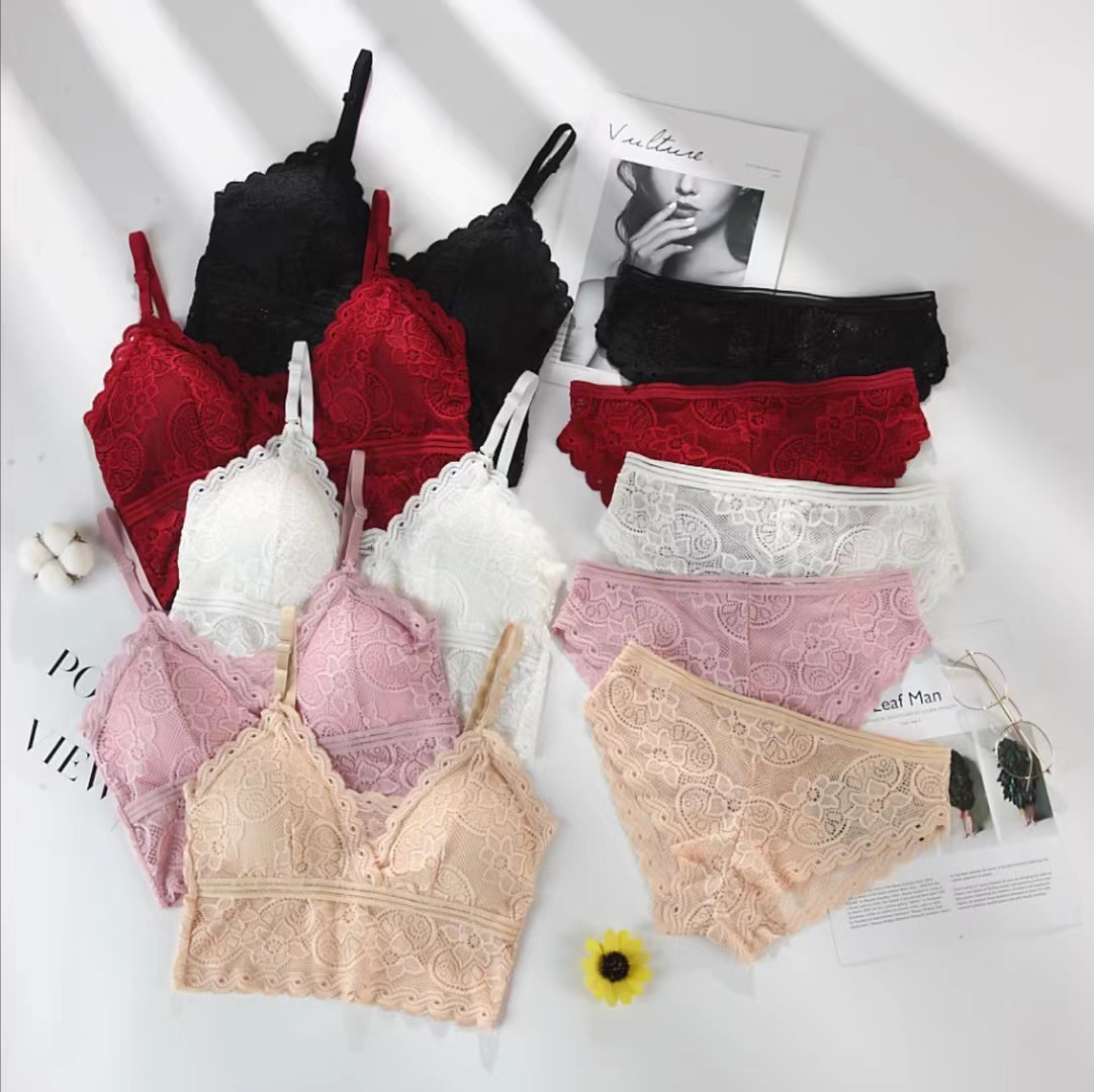 A lady's lace back wraps around her chest Item Picture
