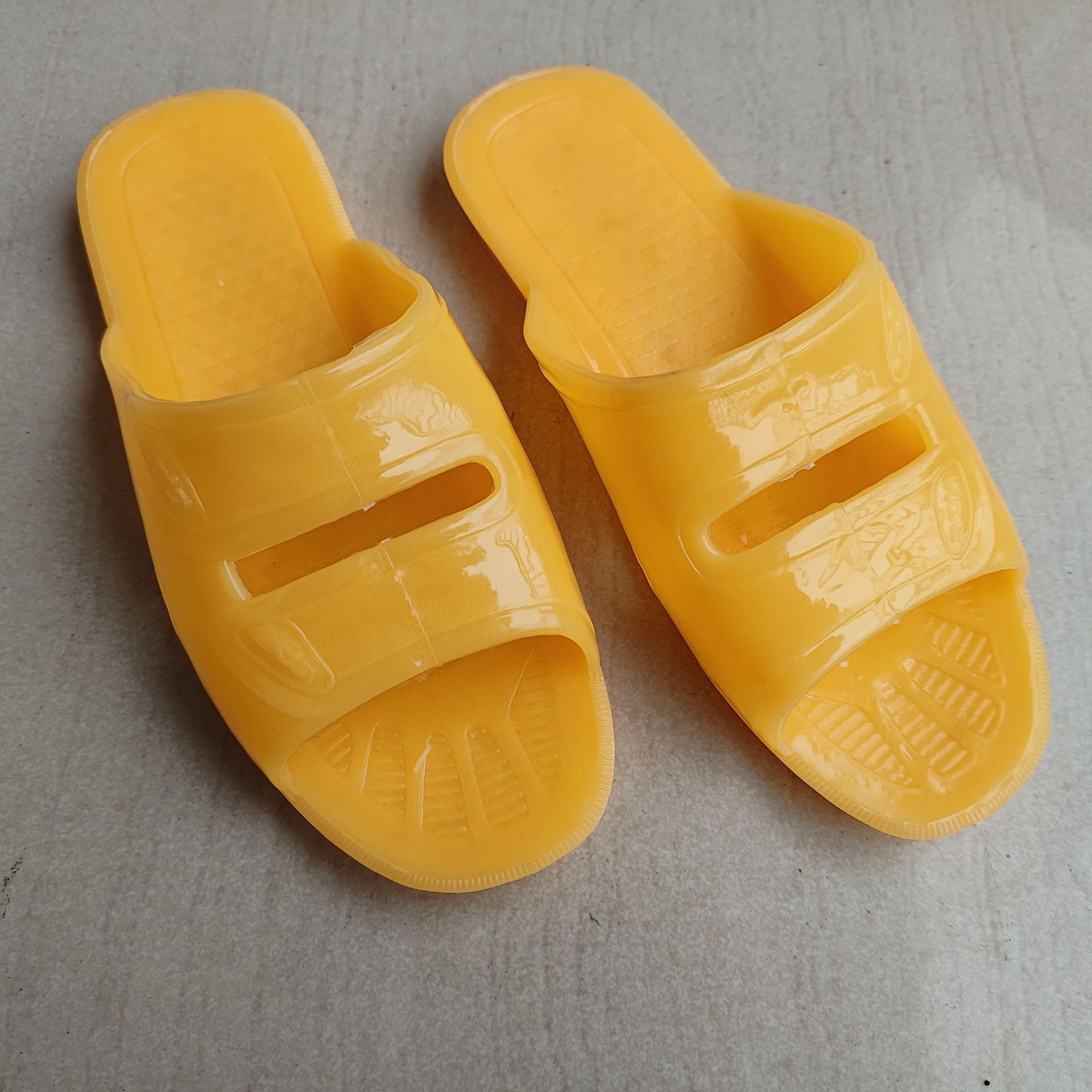 yellow tendon bottom men's slippers bathroom bathroom non-slip sandals wear-resistant pvc crystal slippers wholesale undefined
