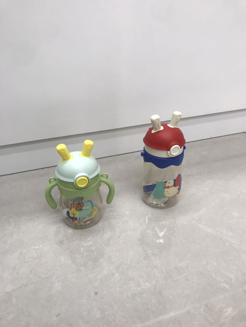 Cute and fun rabbit-ear children's straw cup with handle, leak-proof drinking cup, dinosaur, duckling, unicorn cartoon pattern, multi-color cute, durable, anti-choking, portable good for babies to drink water in kindergarten Item Picture