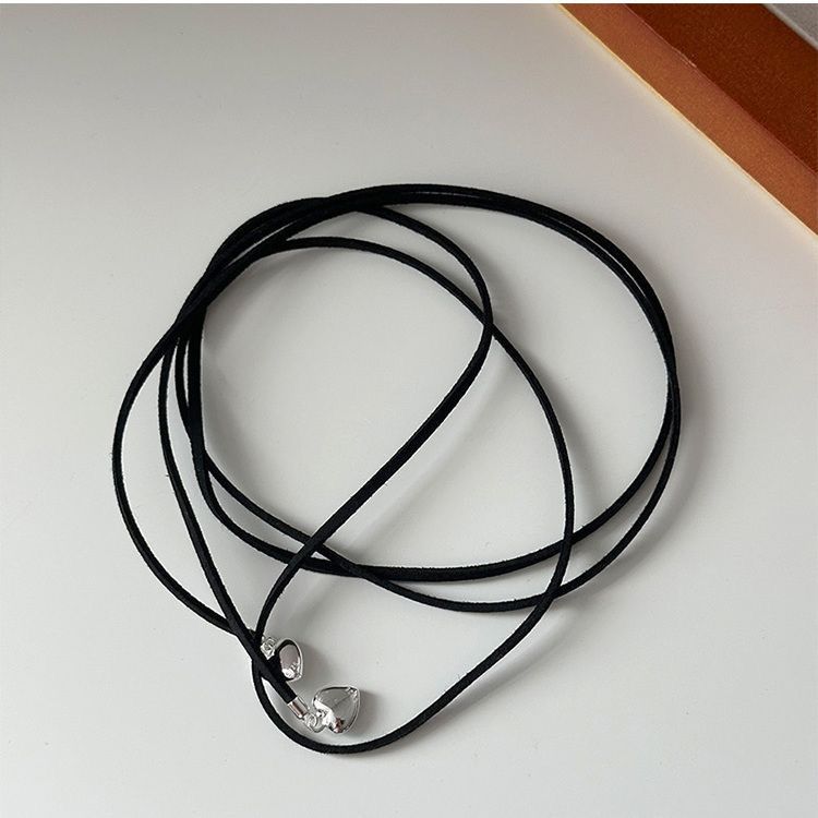 Bow choker necklace, black rope heart necklace, extended sweater chain strap, multiple wearing methods can be adjusted. Bow choker necklace, black rope heart necklace, extended sweater chain strap, multiple ways to wear Item Picture
