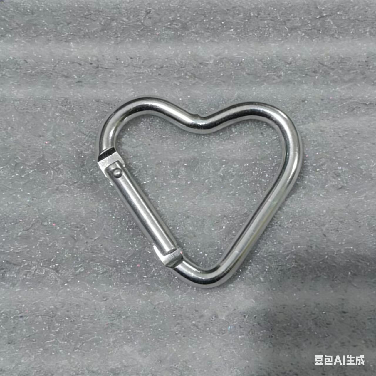 铝合金彩色爱心登山扣桃心箱包玩具挂扣心形登山扣心型挂钩钥匙扣配件详情图5