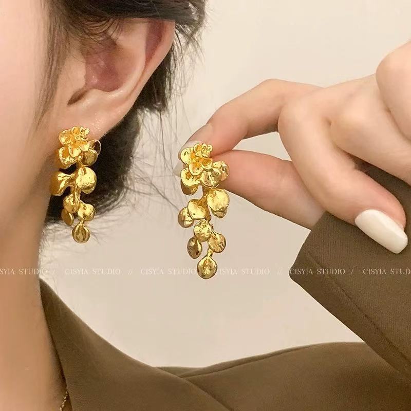 sterling silver needle delicate super shining zircon earrings for women light luxury temperament high-grade earrings popular internet influencer all-match earrings details Picture
