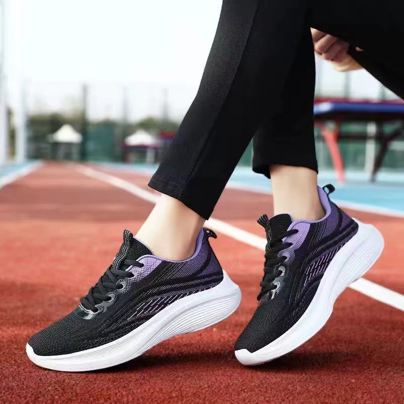 cross-border wholesale sneaker women's new spring summer non-slip soft bottom and wear resistance mesh breathable casual shoes all-matching super light Application Scenario