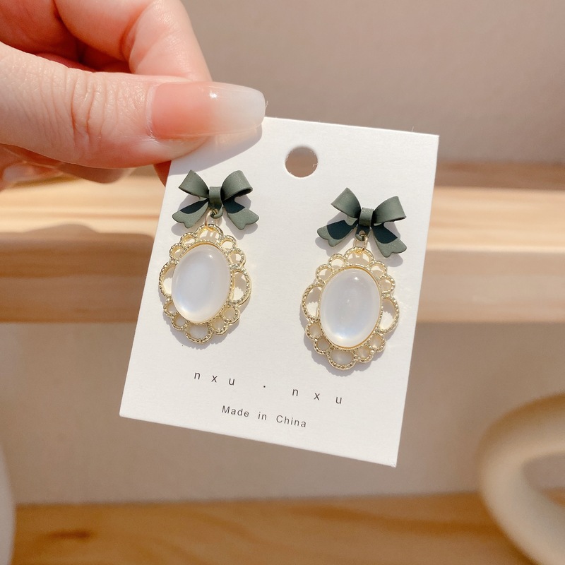 high-grade elegant earrings women's night market stall minority all-match earrings internet celebrity live hot earrings wholesale Application Scenario