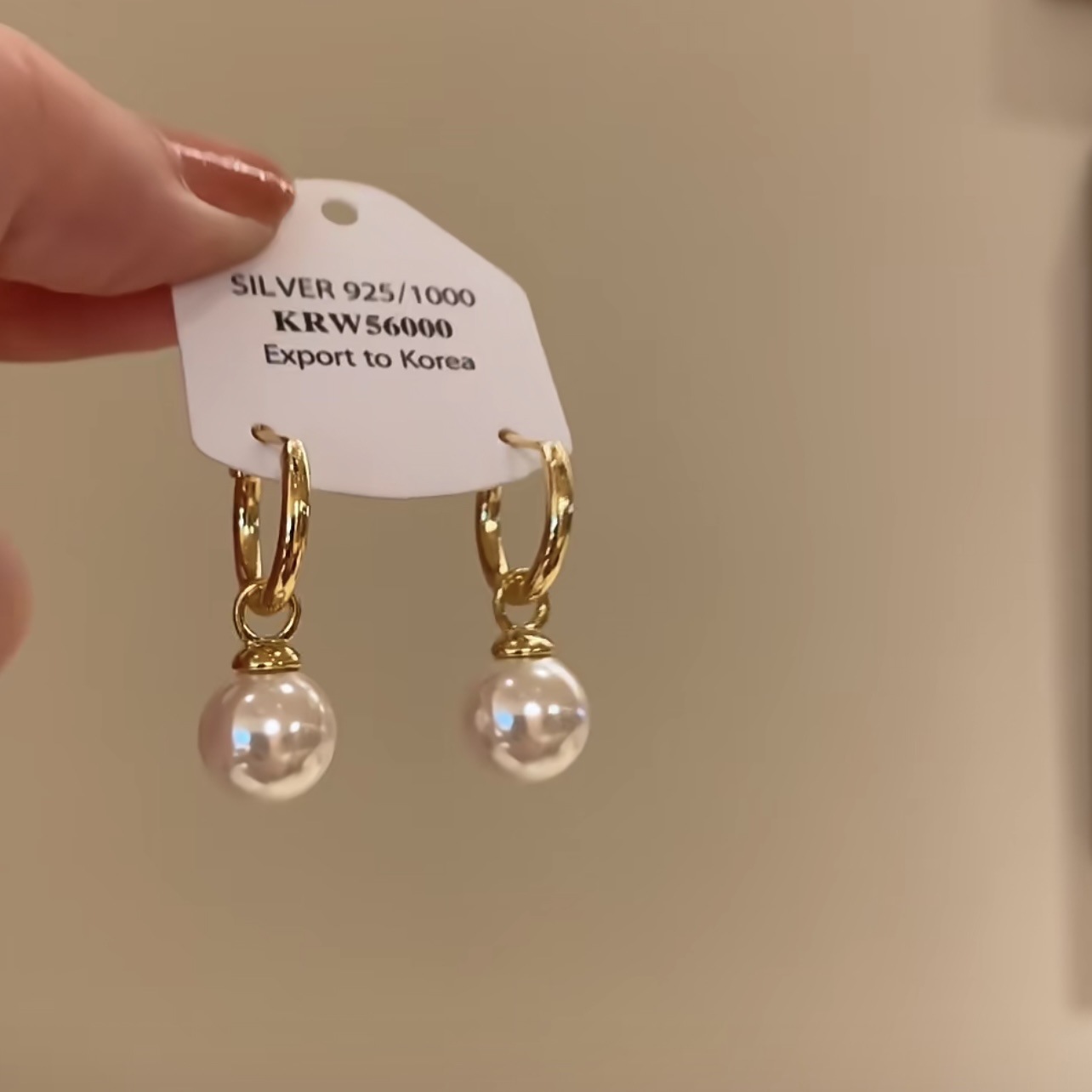 gold circle earrings female 2024 new popular ear clip light luxury high sense simple bracelet earrings autumn and winter hoop earrings Specification drawing