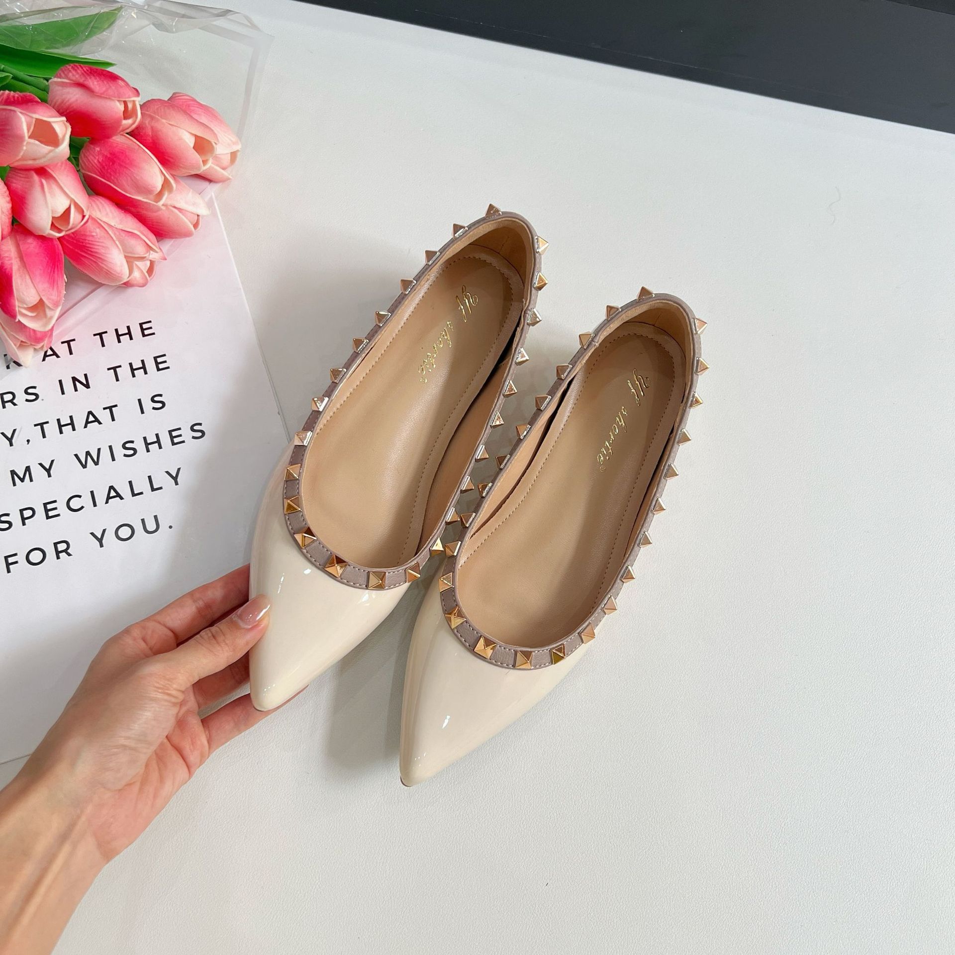 pointed rivets pumps ~ increased 5cm french shallow mouth soft patent leather temperament commute all-match shoes with hidden heels pumps women Specification drawing