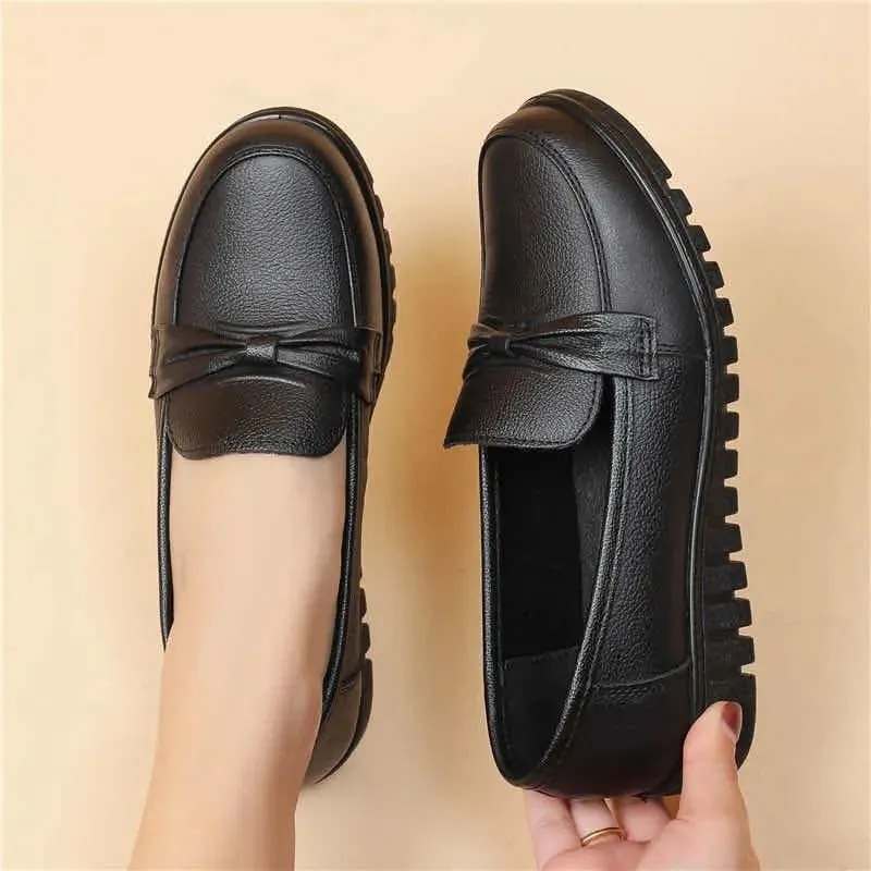 spring women's shoes spot goods low top solid color round toe loafers live broadcast delivery mom shoes waterproof gommino leather shoes details Picture