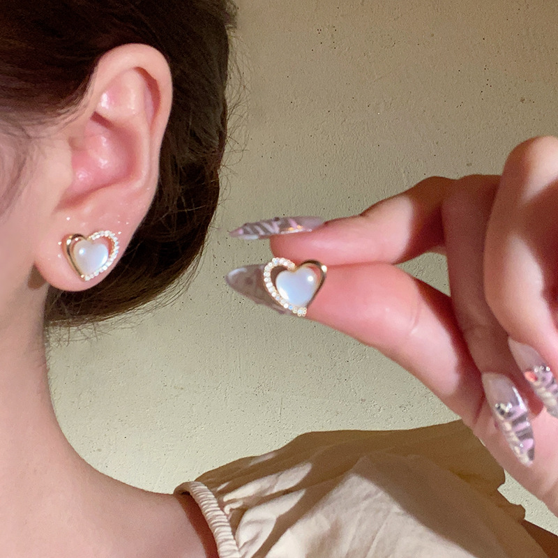 light luxury all-match ankela red atmosphere ear studs women's fashionable elegant high-grade square round face ear ring heart-shaped earrings Specification drawing