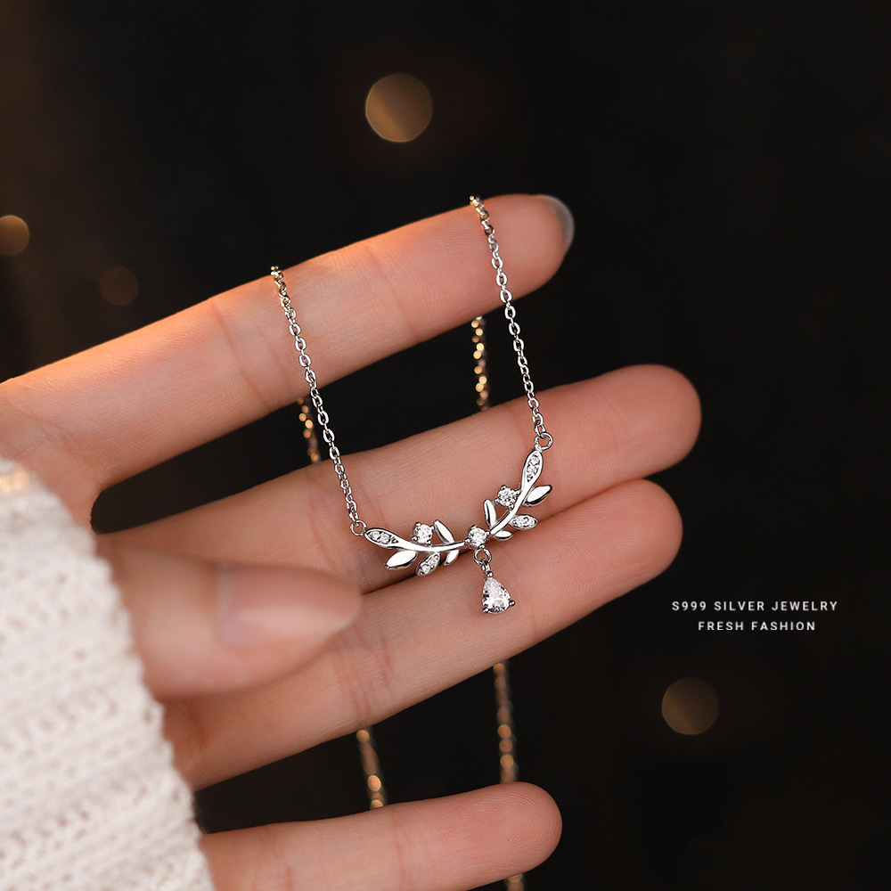 s999 pure silver light luxury laurel goddess necklace female niche temperament high-grade zircon lucky flower clavicle chain wholesale full figure