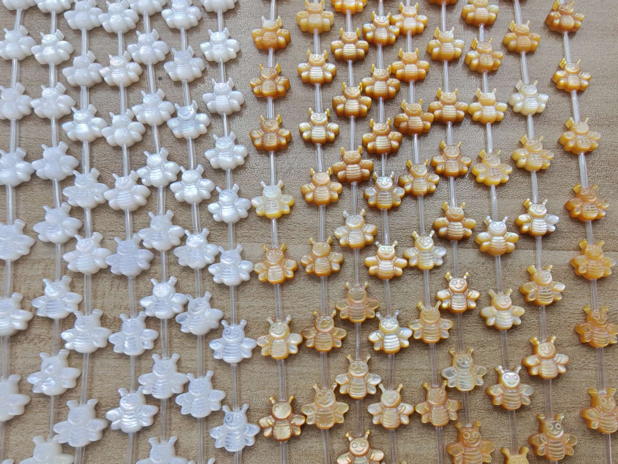 Natural shell white butterfly shell carving, yellow butterfly shell carving, small bee DIY accessories, jewelry accessories Specification image