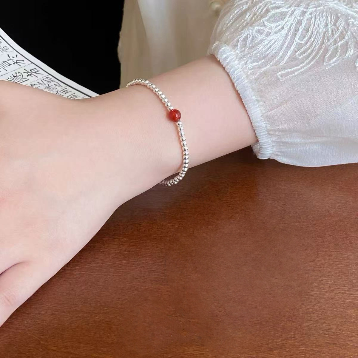 xiaohongshu new sterling silver pearl bracelet women's light luxury high-grade versatile special-interest design bracelet jewelry bracelet Specification drawing