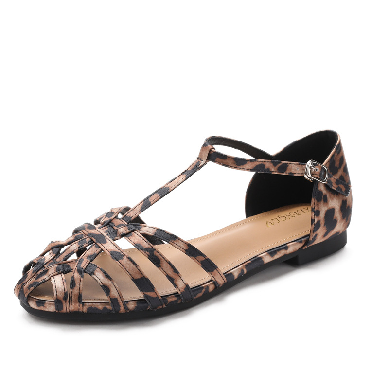 woven hollowed flat toe box sandals women's summer outdoor wear 2025 new breathable buckle fashion vacation roman shoes Item Picture