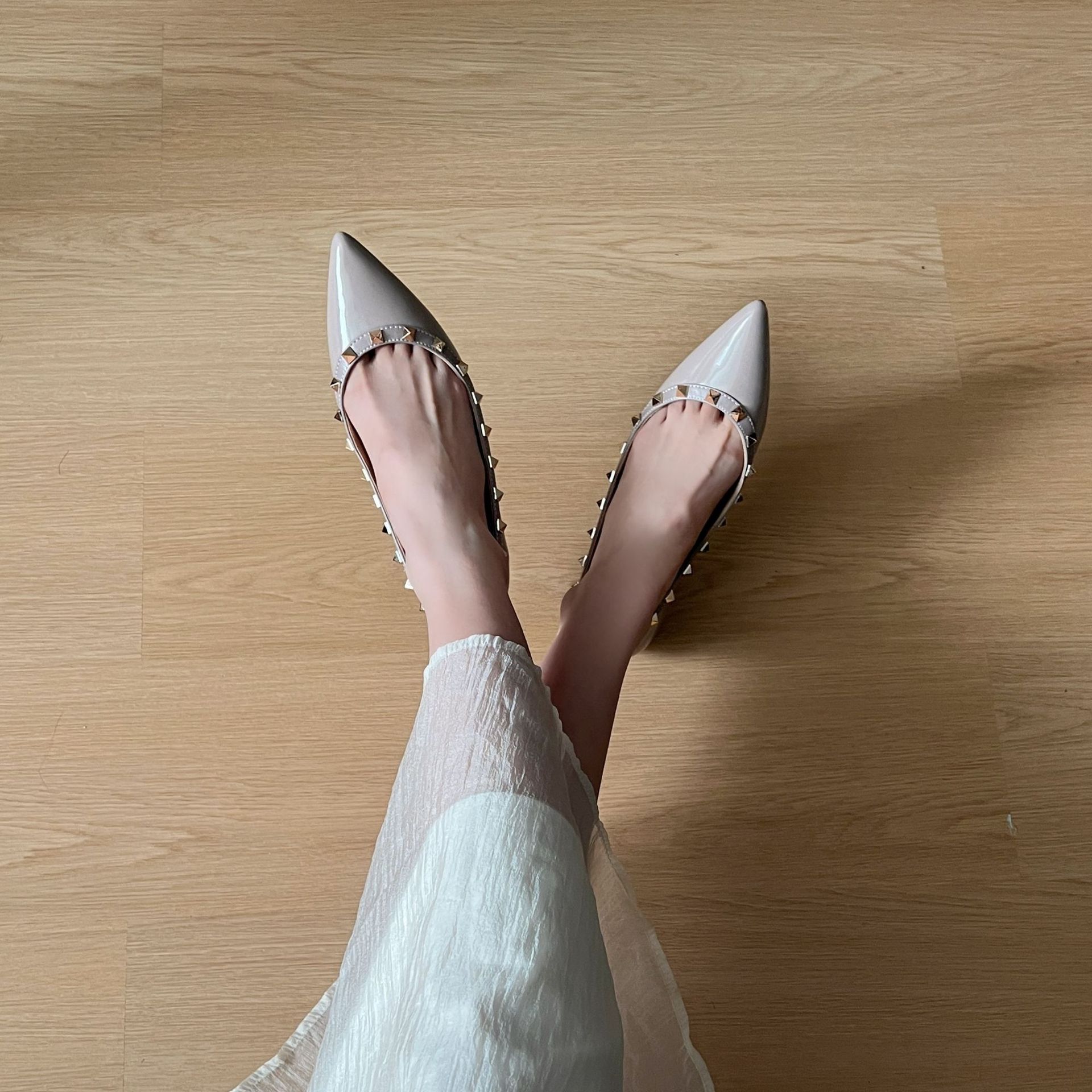 pointed rivets pumps ~ increased 5cm french shallow mouth soft patent leather temperament commute all-match shoes with hidden heels pumps women undefined