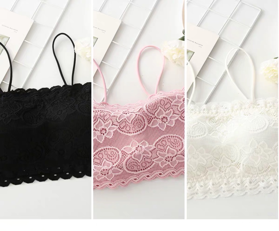 The lady wore a lace dress around her chest in a straight line Specification drawing