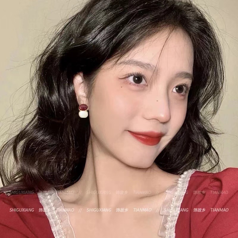 light luxury all-match ankela red atmosphere ear studs women's fashionable elegant high-grade square round face ear ring heart-shaped earrings Item Picture