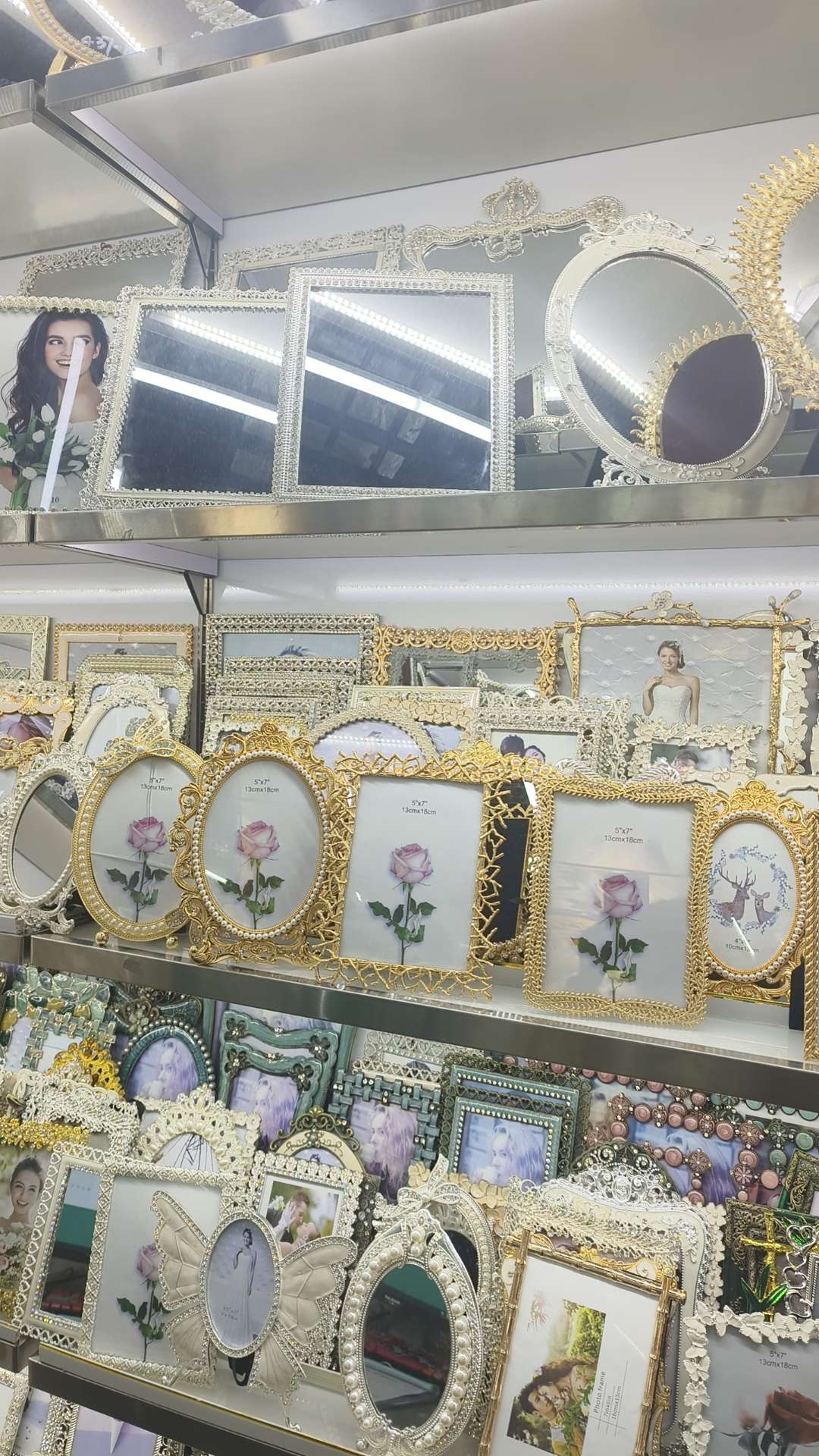 أُطر الصور المصنوعة من المعدن واللدائن المصنوعة من المصنوعات الإبداعية Item Picture