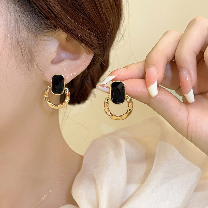 retro golden versatile earrings for women 2025 new popular high-grade earrings affordable luxury fashion niche summer earrings Specification drawing