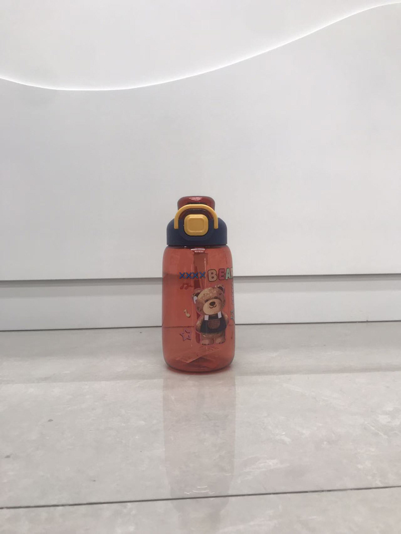 小熊卡通儿童吸管杯 带提手防漏便携水杯 多色可爱图案 耐摔材质 上学外出通用 宝宝饮水萌趣好物详情3
