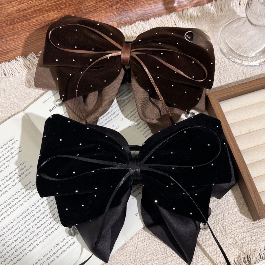 High-end rhinestone, bow, velvet ponytail, grappling clips, hair clips, a stylish headwear for the back of a woman's head