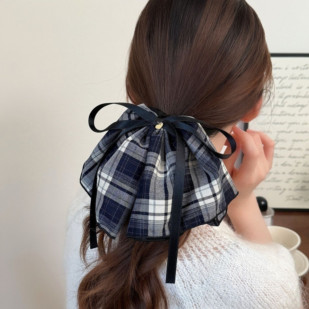 New Year's red hair clips, shark clips, duckbill clips, scratch clips, hair accessories and headwear are fashionable and versatile detail image 4