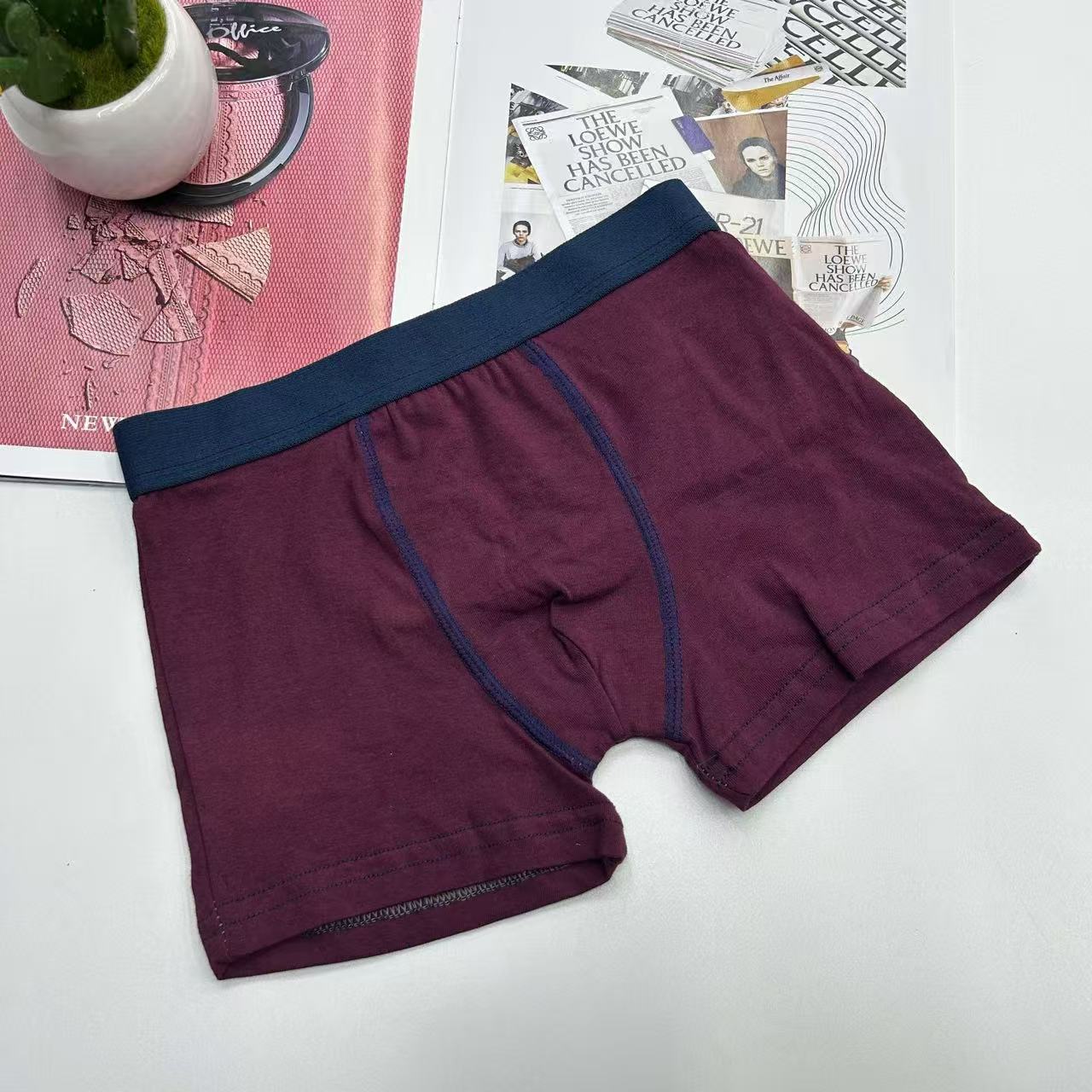 In stock for export of boys' solid color boxer briefs, flat underwear, comfortable boxer shorts, 95 cotton boys' underwear, children's boxer underwear Item Picture