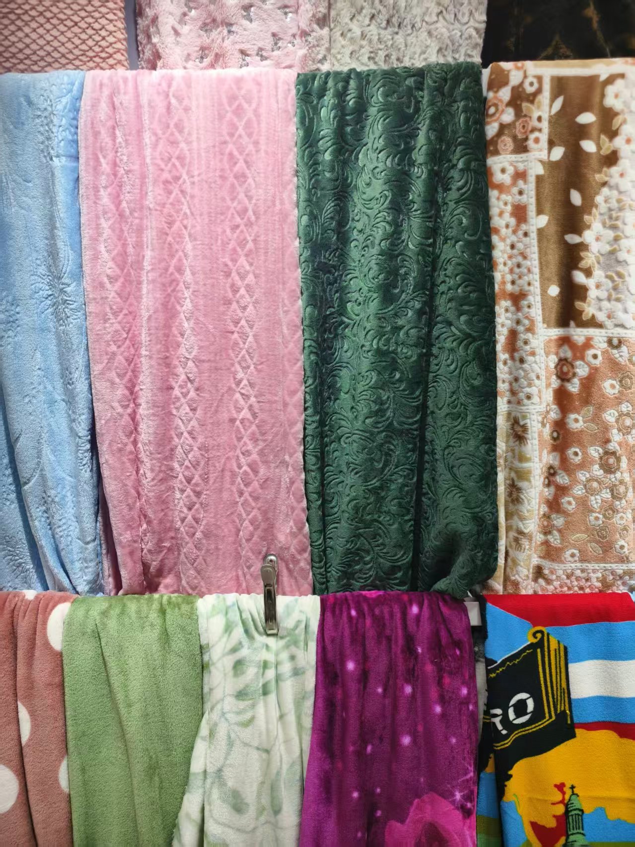 盖毯绒毯厂家外贸批发定做法兰绒压花印花薄毯毛毯批发详情11