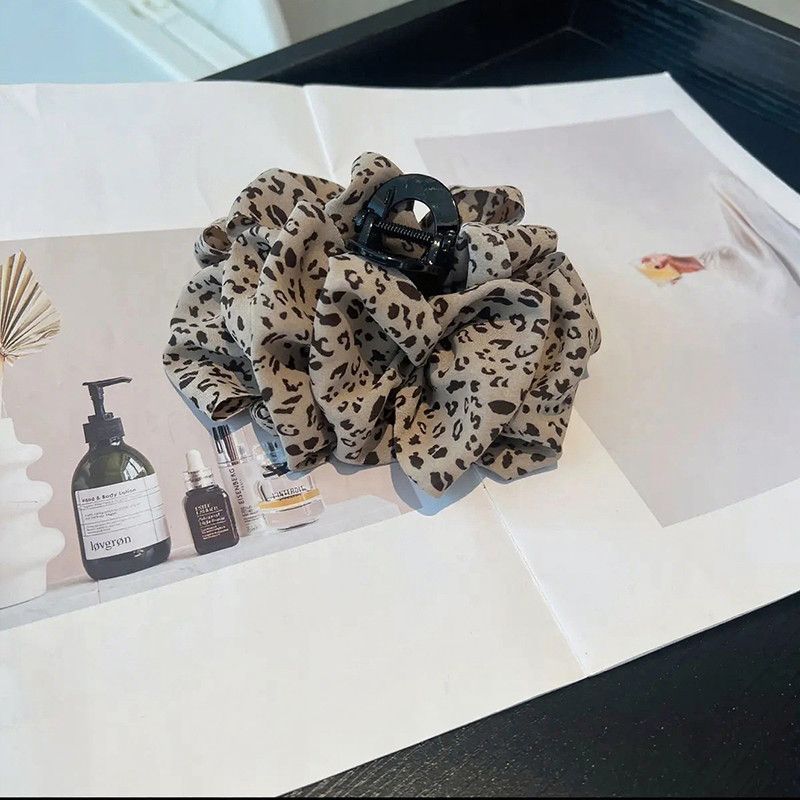 Retro leopard-print cloud bubble clip, large hair volume, feminine high-end look, back of the head coil hair clip, ponytail shark clip Item Picture