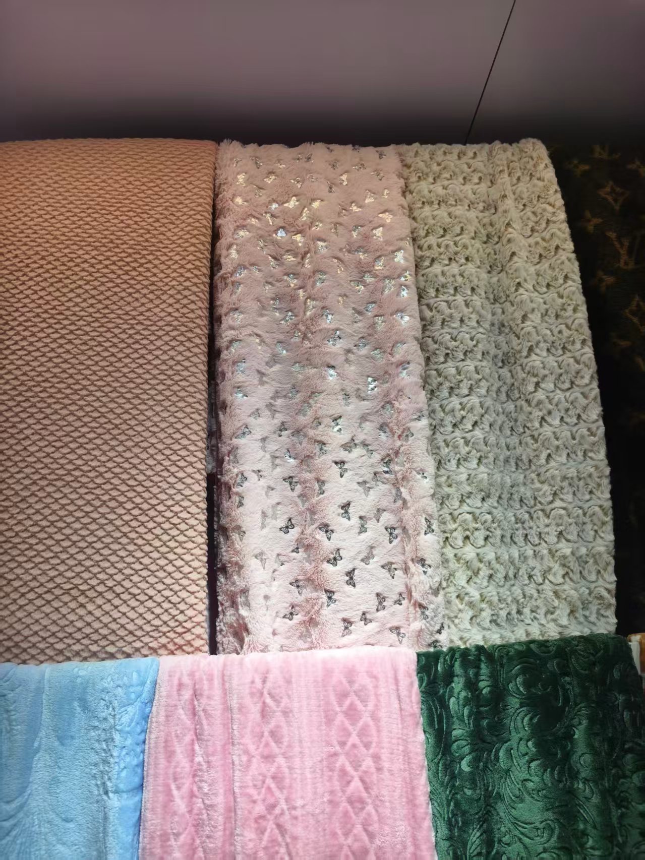 盖毯绒毯厂家外贸批发定做法兰绒压花印花薄毯毛毯批发详情3