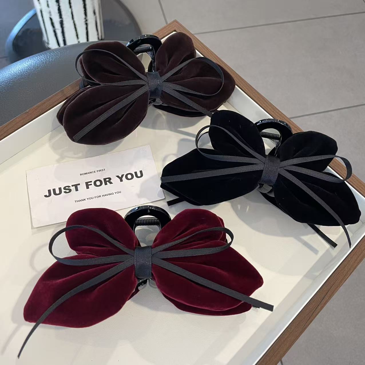 New Year red hair clips, shark clips, duckbill clips, scratch clips, fashionable hair accessories, headwear, hair clip accessories detail image 3