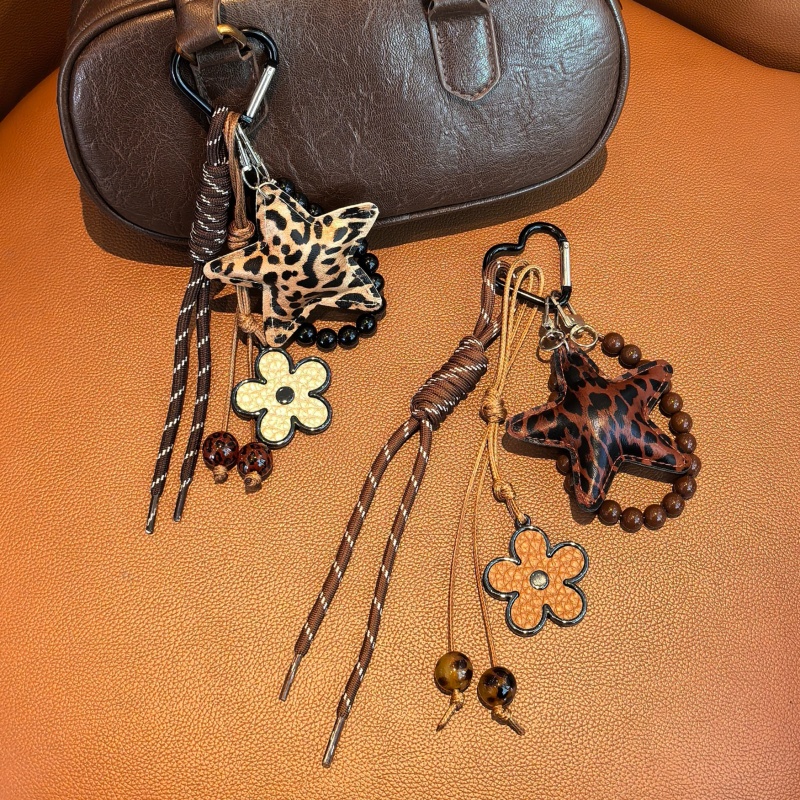 跨境miu系豹纹皮革五角星包包配饰ins风编绳串珠钥匙扣背包小挂件