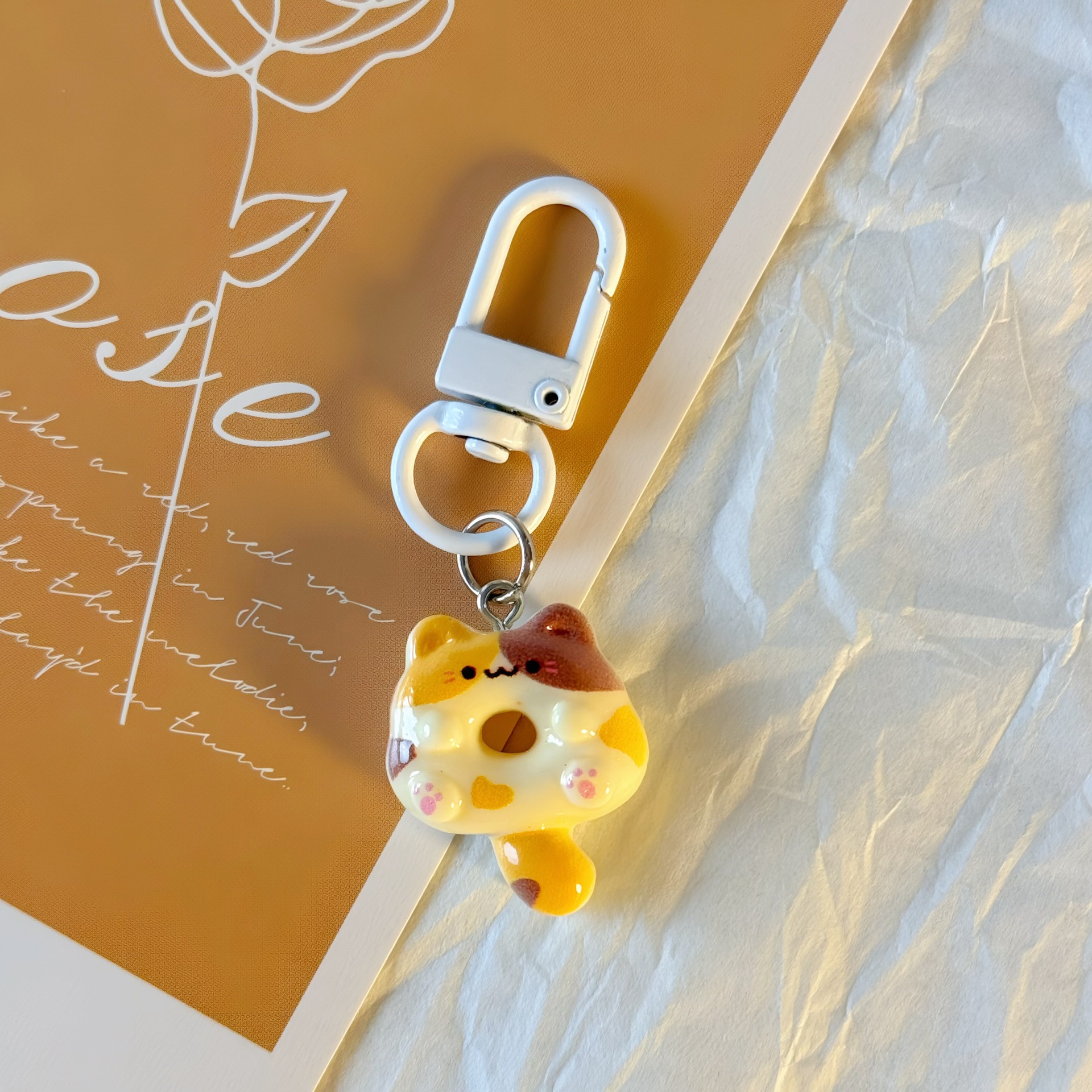 cute  donut keychain fun cartoon candy toy handbag pendant couple girlfriends gift accessories ornament Application Scenario