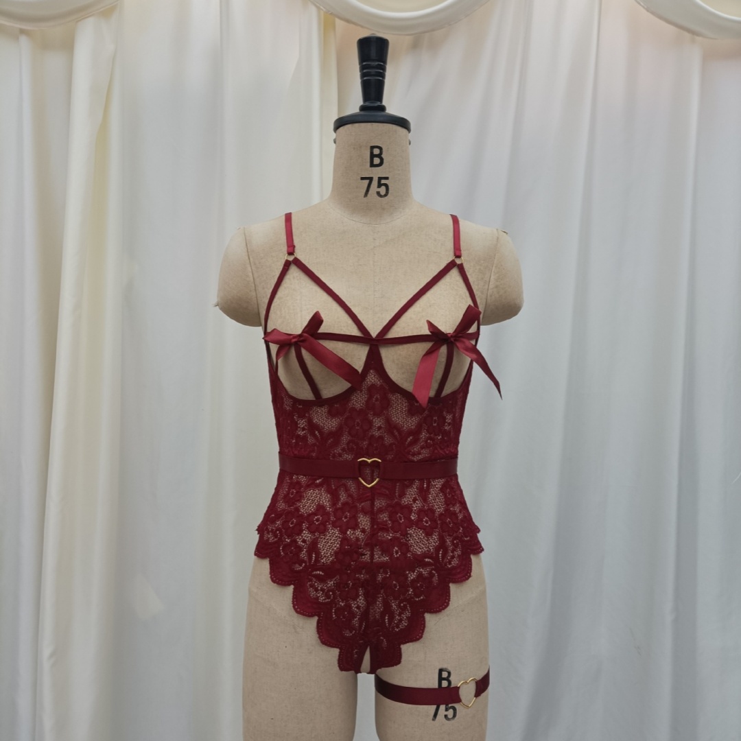 Sexy dress with lace-patterned cut-out halter bra, cut-out open-crotch no-take jumpsuit, halter uniform, pajamas and tank top Item Picture