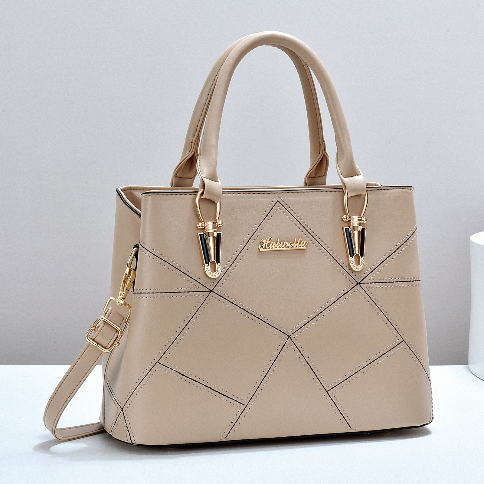 large capacity handbag handbag classic women's bag shoulder messenger bag fashion high sense bag bags Application Scenario