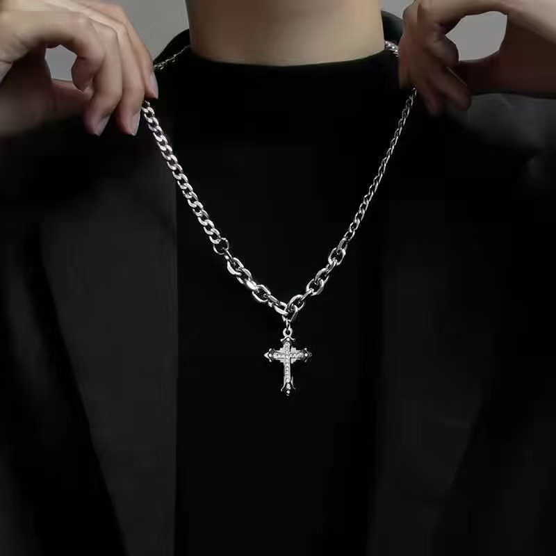 autumn/winter sweater chain triangle geometric drawable necklace light luxury ins fashion all-match simple graceful inner necklace details Picture