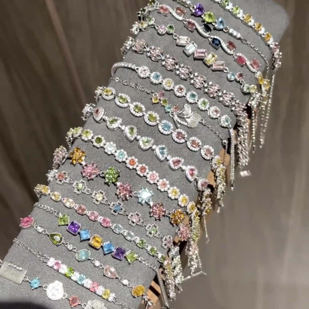 high-grade light luxury zircon four-petal flower bracelet women's fashion all-match cross-border bracelet chinese valentine's day jewelry yiwu accessories details Picture