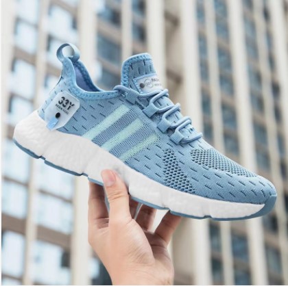 2022 summer breathable men's running shoes fashion shoes korean casual men mesh breathable flying woven plus size sneakers Application Scenario